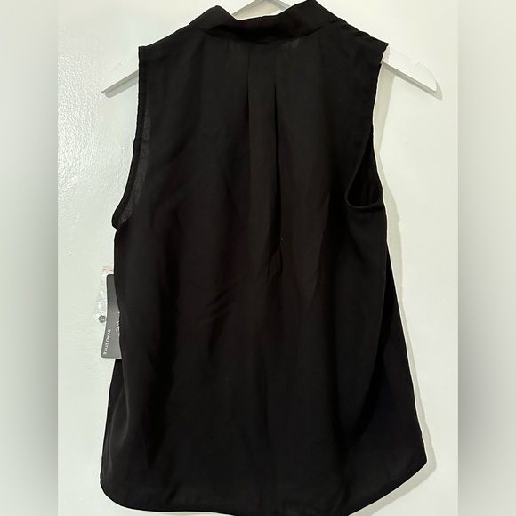 BNWT sleeveless blouse - Picture 2 of 2